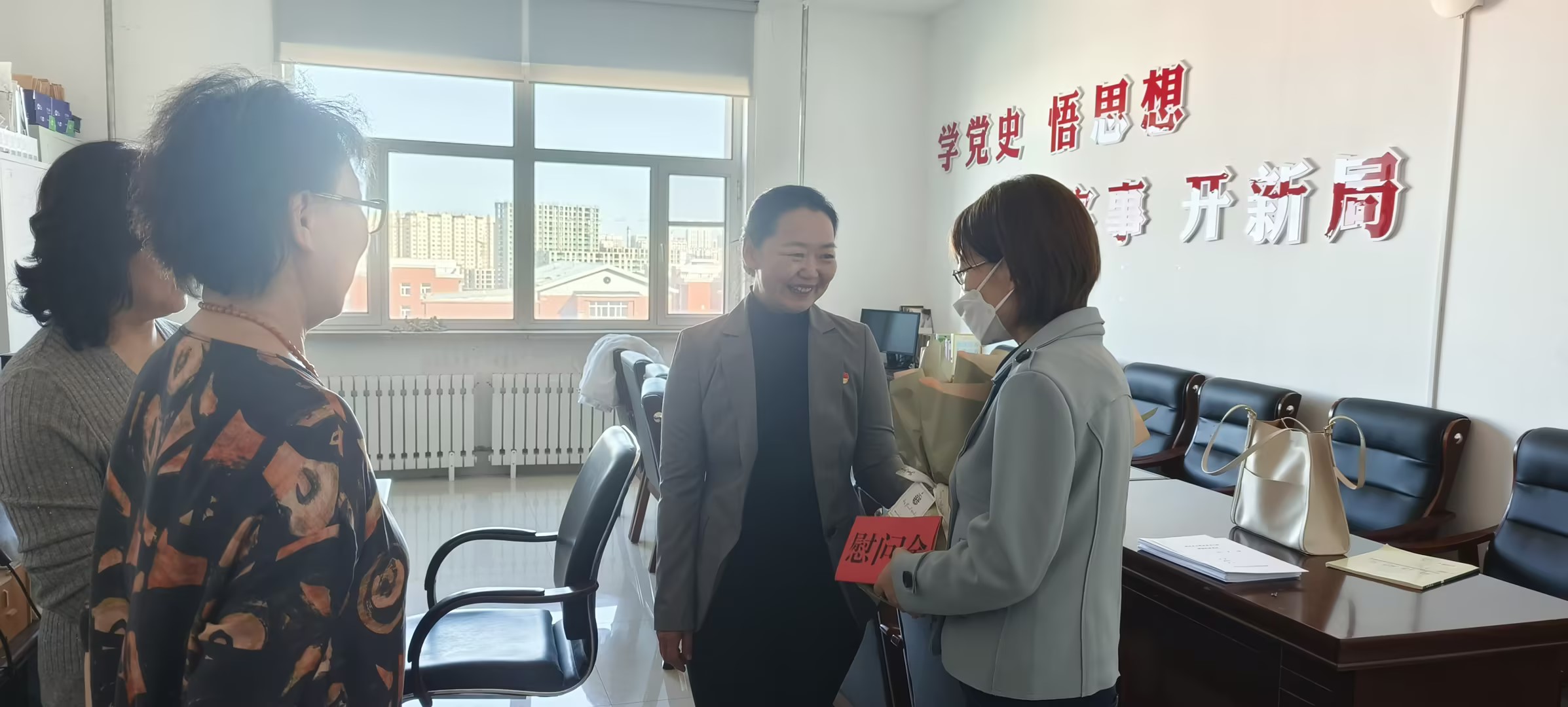 涂书记慰问.jpg